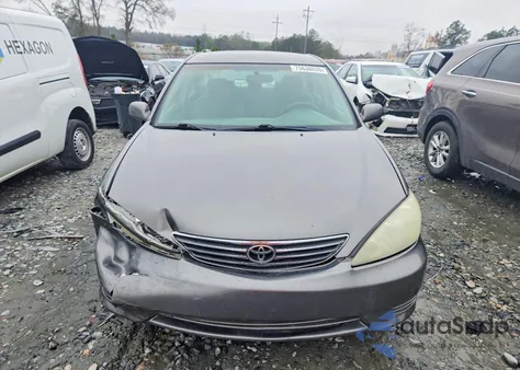 2005 Toyota Camry Le z USA, uszkodzony, nr VIN 4T1BE32K35U564246